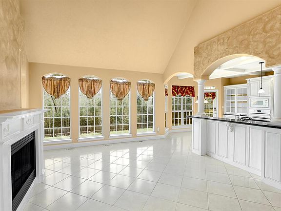 5th image of 5820 Lexington Cir