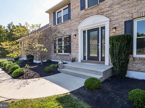 5th image of 239 Hawkes Ct
