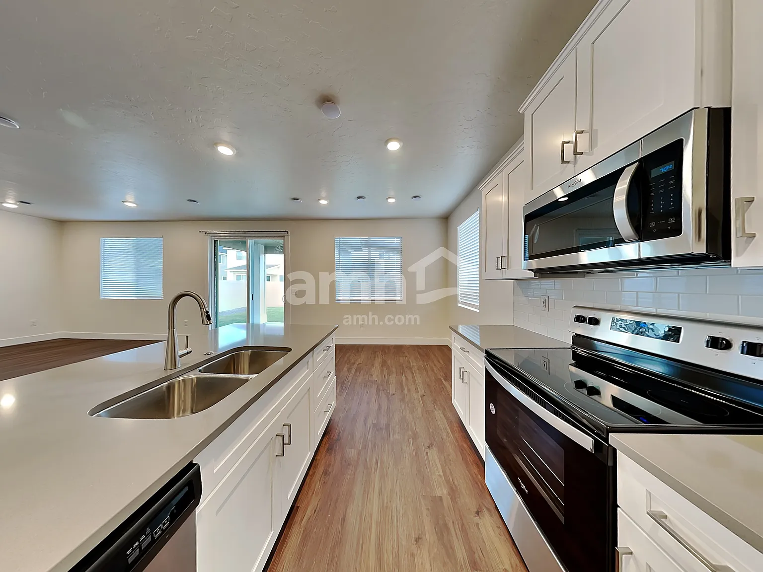 4 bed, 2.5 bath, 2179 sqft, $2,650 — Photo 3
