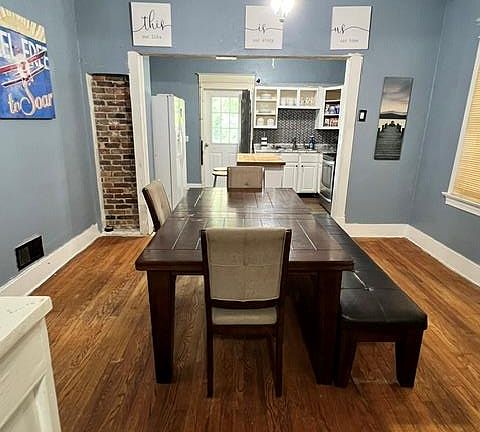 3rd image of 2104 McLaran Ave