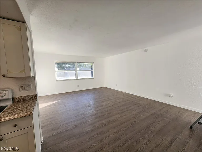 1919 Lillie St — Photo 14