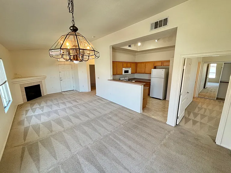 2305 W Horizon Ridge Pkwy #2324 — Photo 4