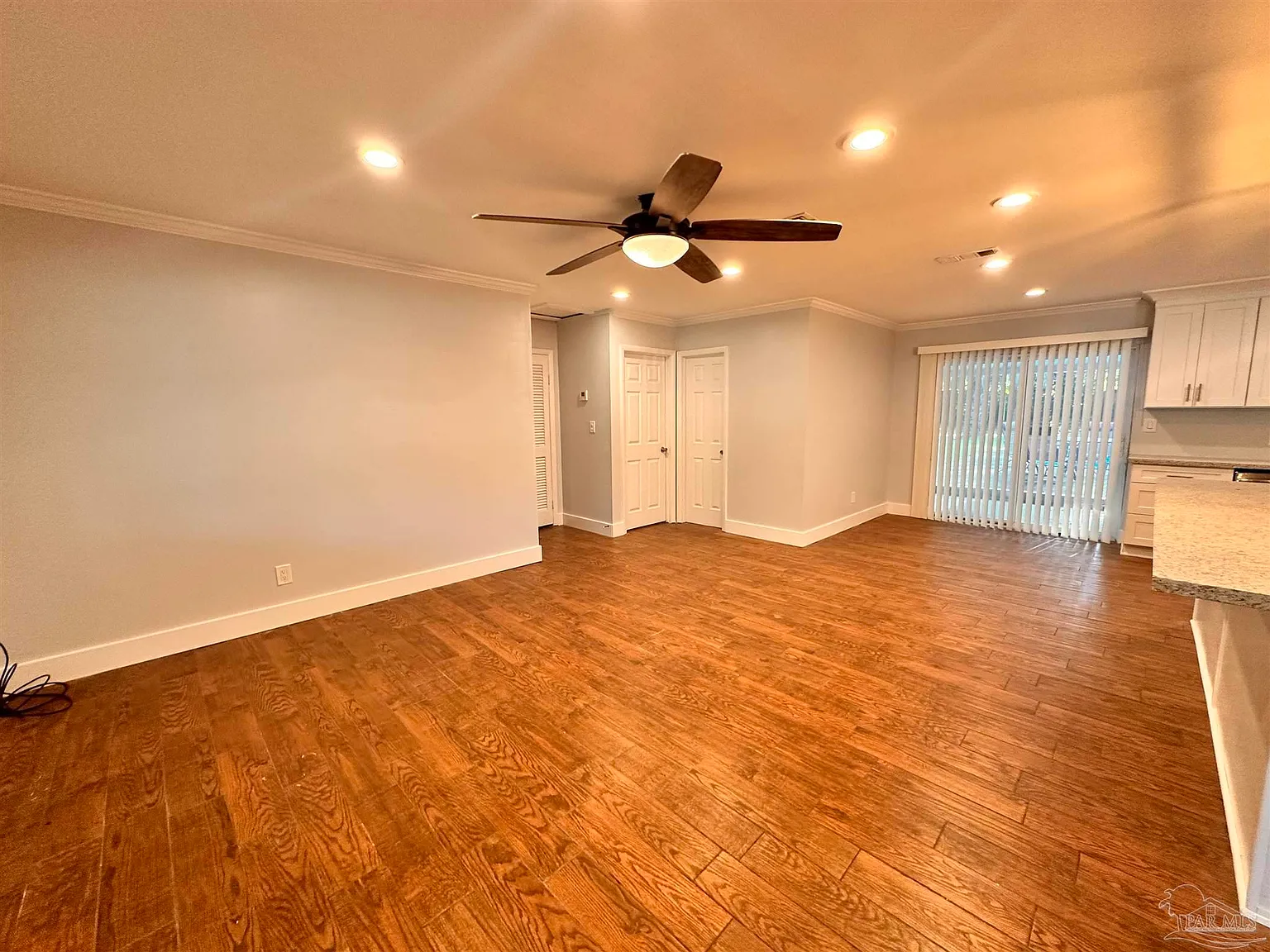 3 bed, 1404 sqft, $1,950 — Photo 4