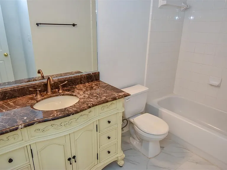 16122 Speyburn Ct — Photo 9