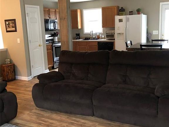 3rd image of 130 Greenwood Park Way