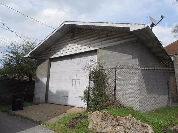 5th image of 3804 Fir St