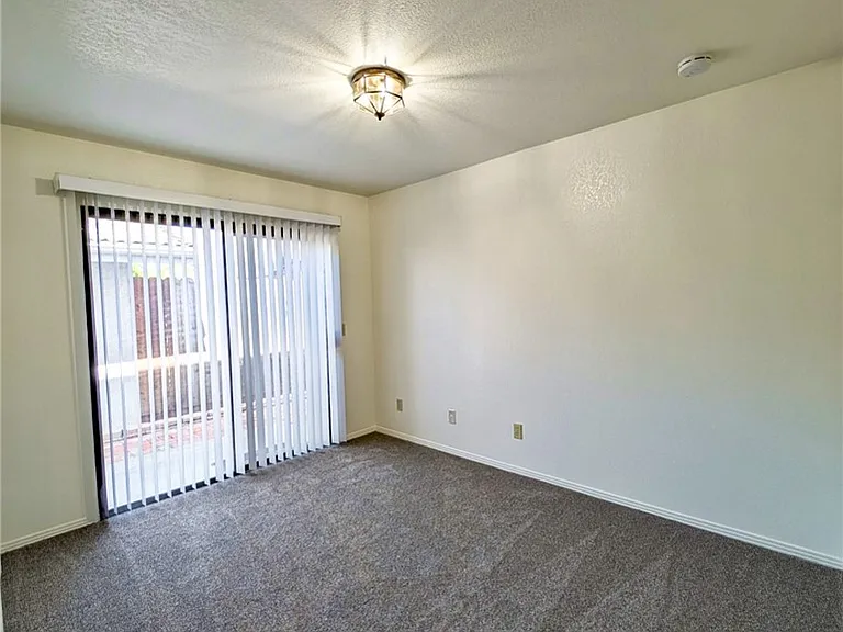 1813 Newport Ave — Photo 22