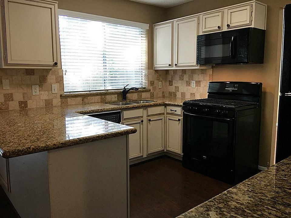 1st image of 2304 Parkview Dr