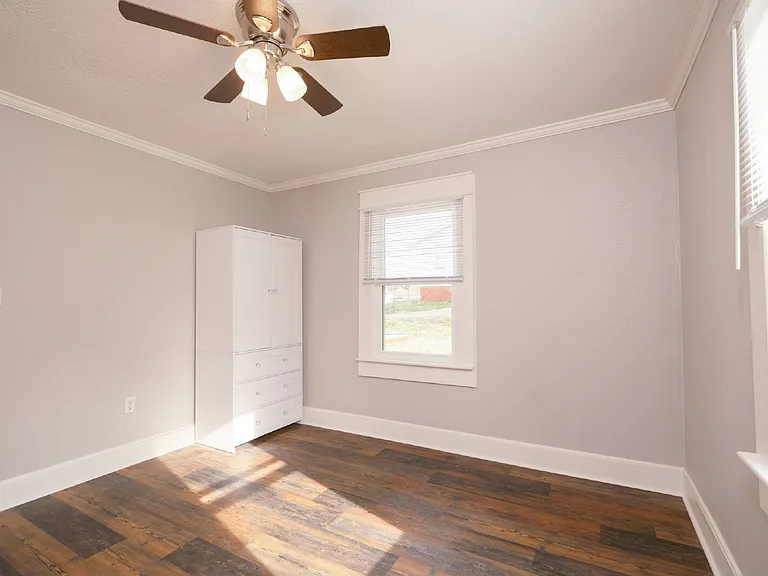 204 Oakland St — Photo 7