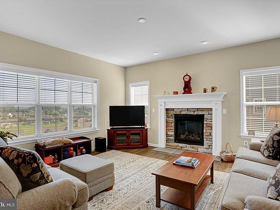 5th image of 154 Rosebush Ct
