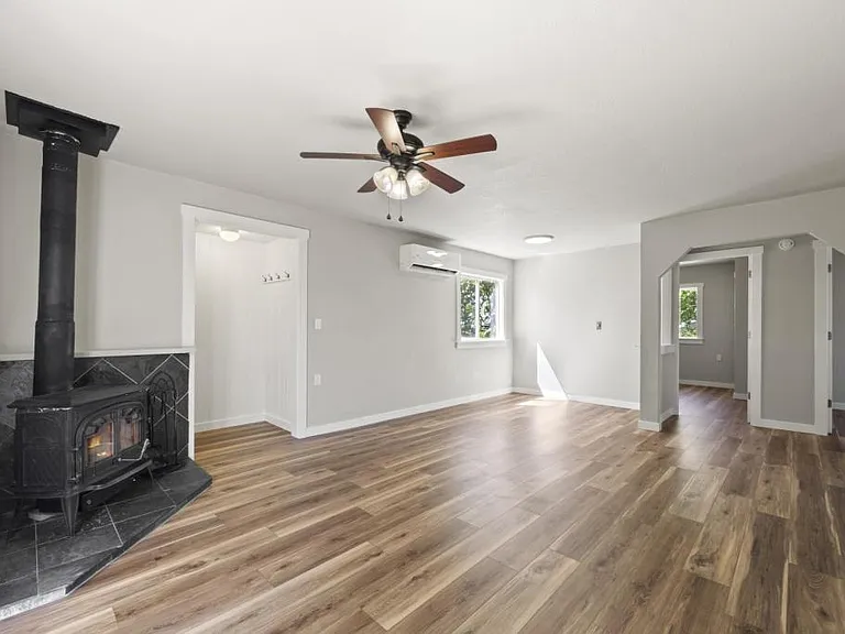 1204 N Sheppard St — Photo 6