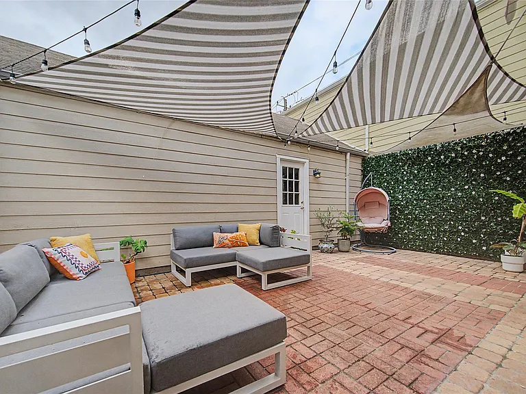 1104 Buckner St — Photo 36