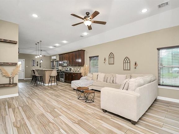 5th image of 3102 Ash Dr