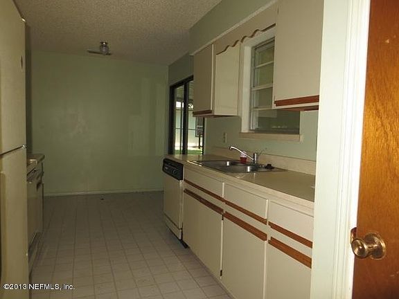 3rd image of 1621 Twin Oak Dr W