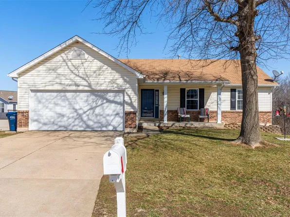 206 Grove Park Ct, Wentzville, MO 63385