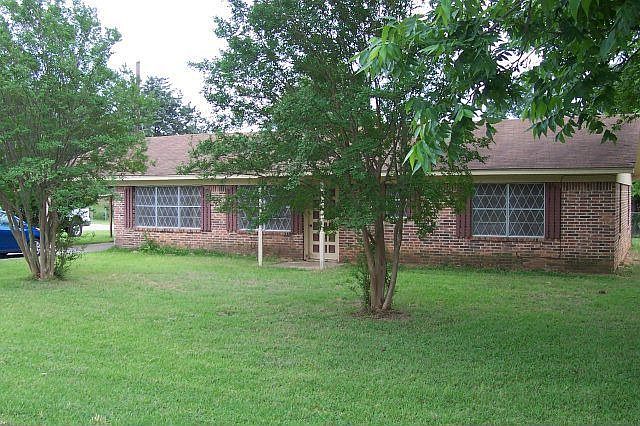 1st image of 200 Larkspur Ln