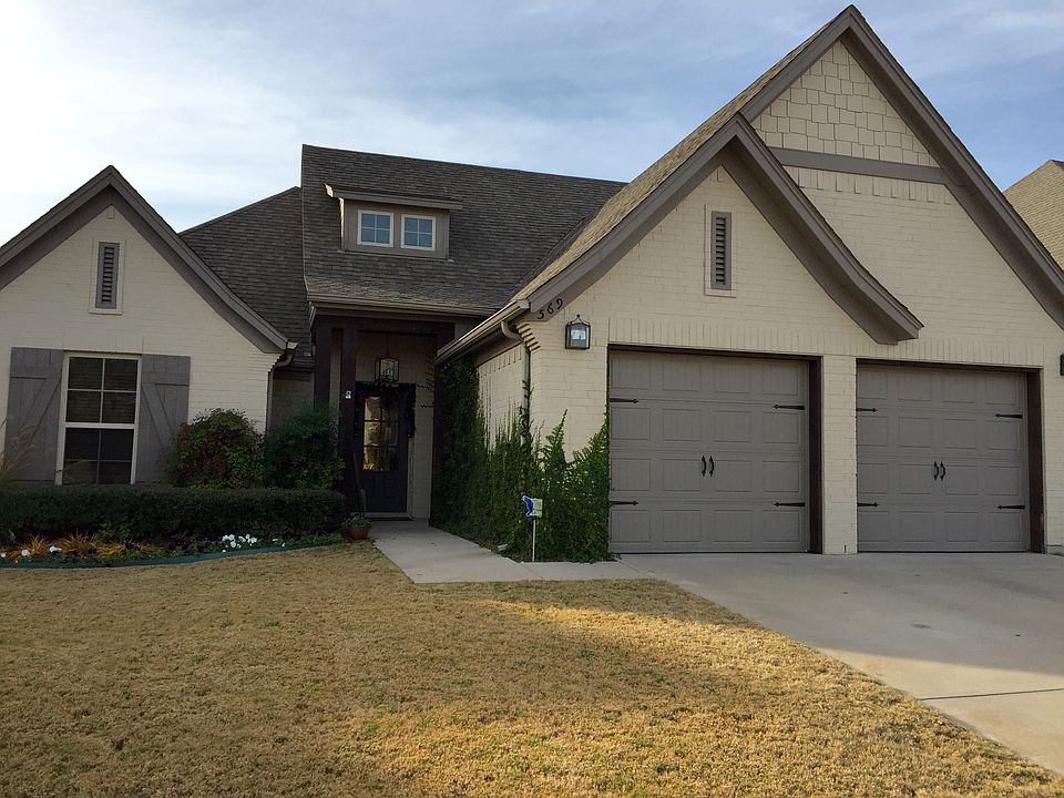 1st image of 569 Magnolia Pkwy