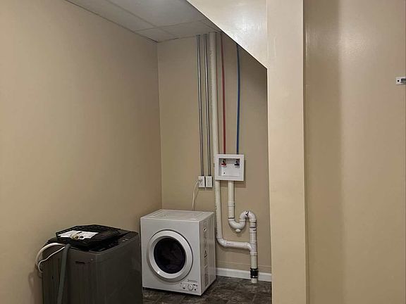 2nd image of 18 E Lapeer St #17246690