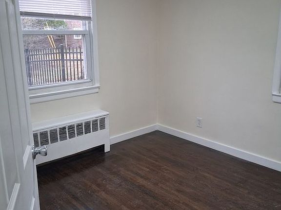 4th image of 1537A E Saint Georges Ave