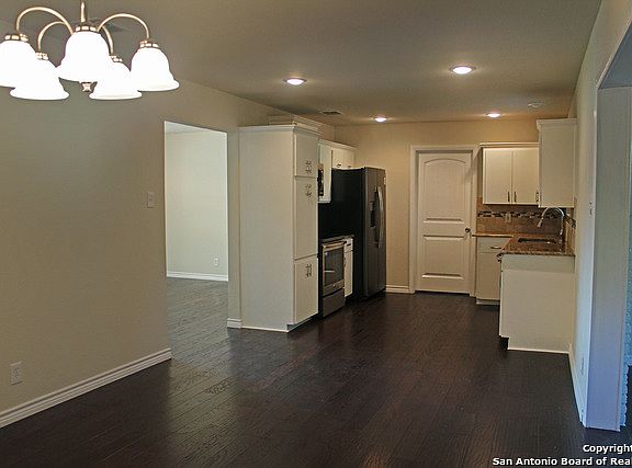 3rd image of 110 Beechwood Ave