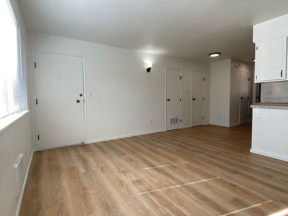 2nd image of 1615 E 10th St APT 6