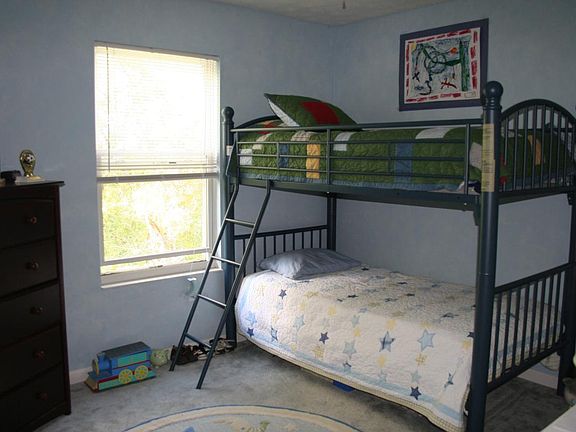 4th image of 483 Knollcrest Ct