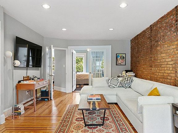 4th image of 400 Henry St #4