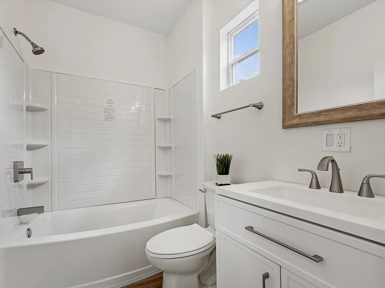 4 bed, 1890 sqft, $2,350 — Photo 1