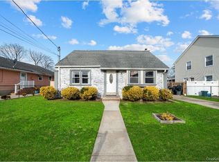 225 Windsor Pkwy, Hempstead, NY 11550