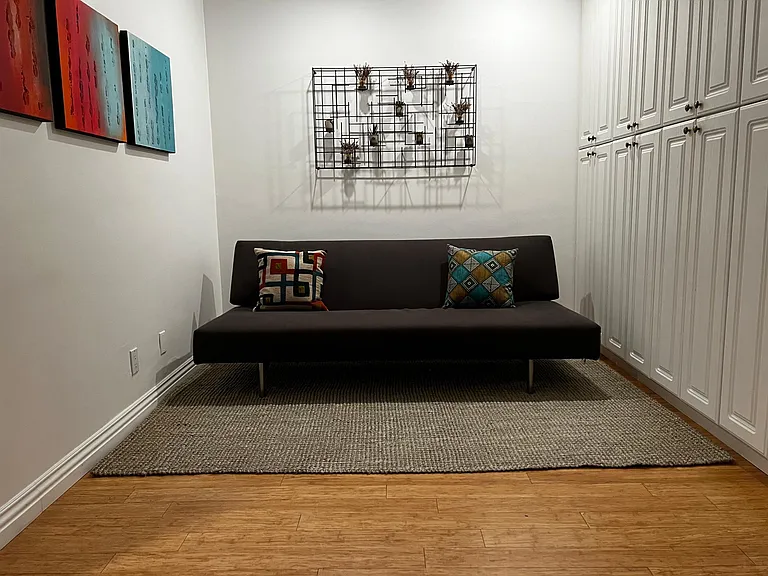 The previous tenant used this as a work from home office space.