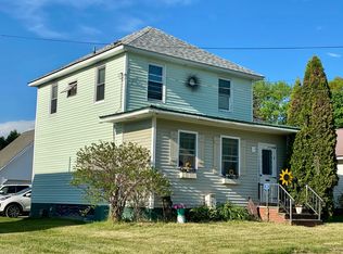 8 York St, Howland, ME 04448