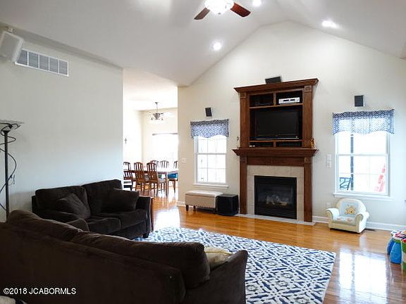 2nd image of 205 Summerhill Dr