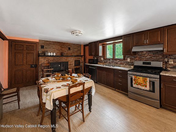 3rd image of 638 Hillcrest Road