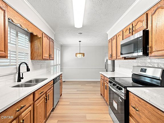 4th image of 232 Chickering Rd