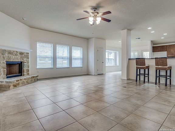 3rd image of 225 Chisholm Dr