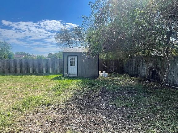 3rd image of 523 Scotland Dr