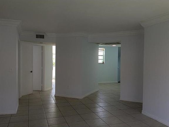 4th image of 2648 SE 21st Ct #204-D