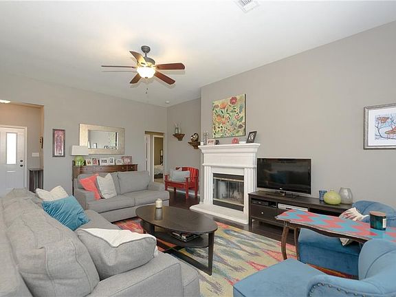 5th image of 2705 Hilcroft Ave