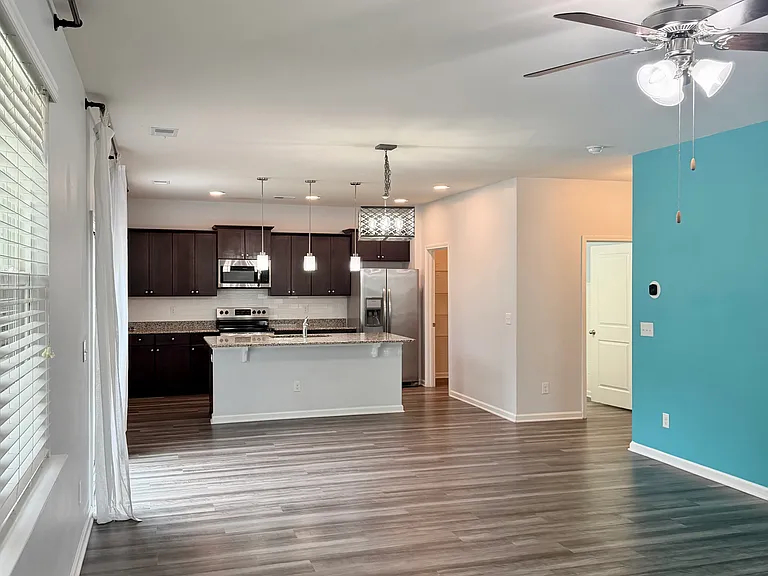 74 Parkside Dr — Photo 2