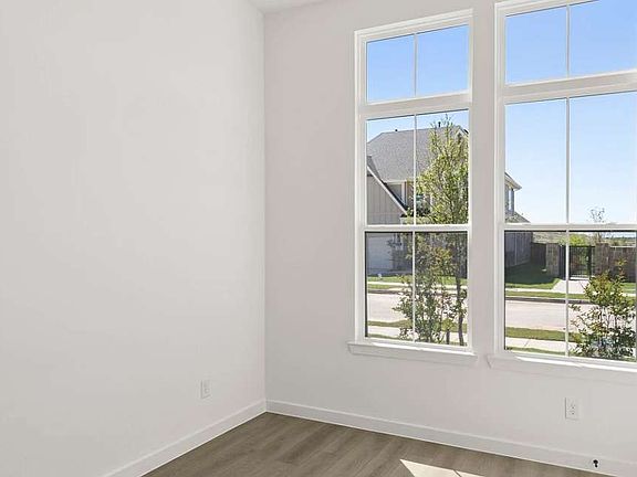 Aster Park - Farwell Interior Image 4
