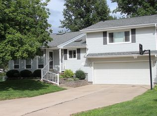 703 S Taylor Cir, Papillion, NE 68046