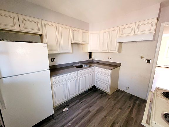 2nd image of 2100 W Farragut Ave #2