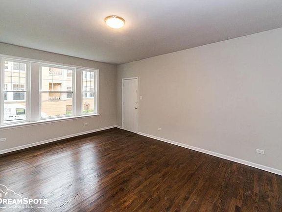3rd image of 4622 S Lake Park Ave