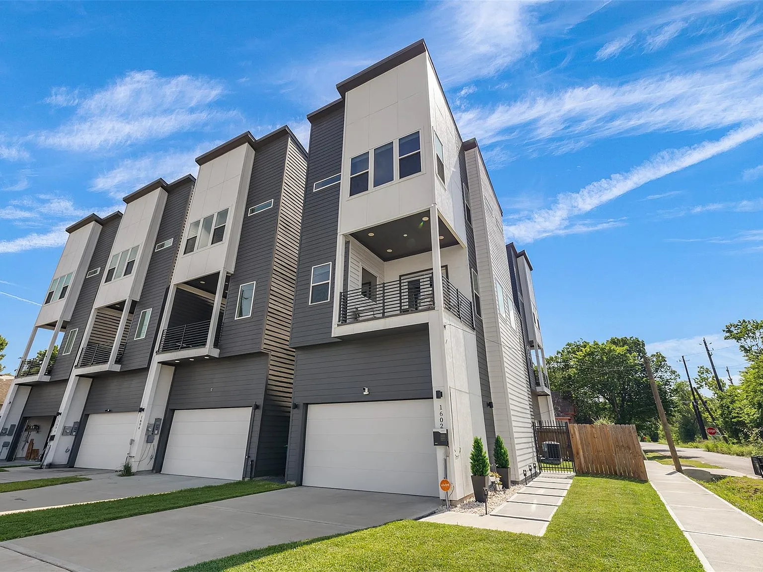 3 bed, 3.5 bath, 1740 sqft, $2,800 — Photo 1
