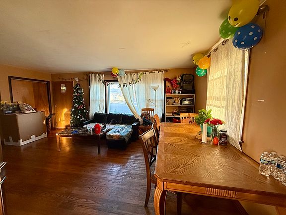 4th image of 128 N York Rd