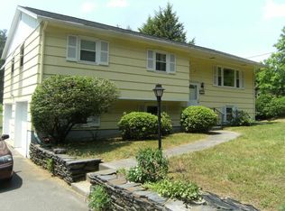 225 Huntington Rd, Russell, MA 01071