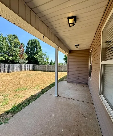807 SW River Rock St — Photo 17