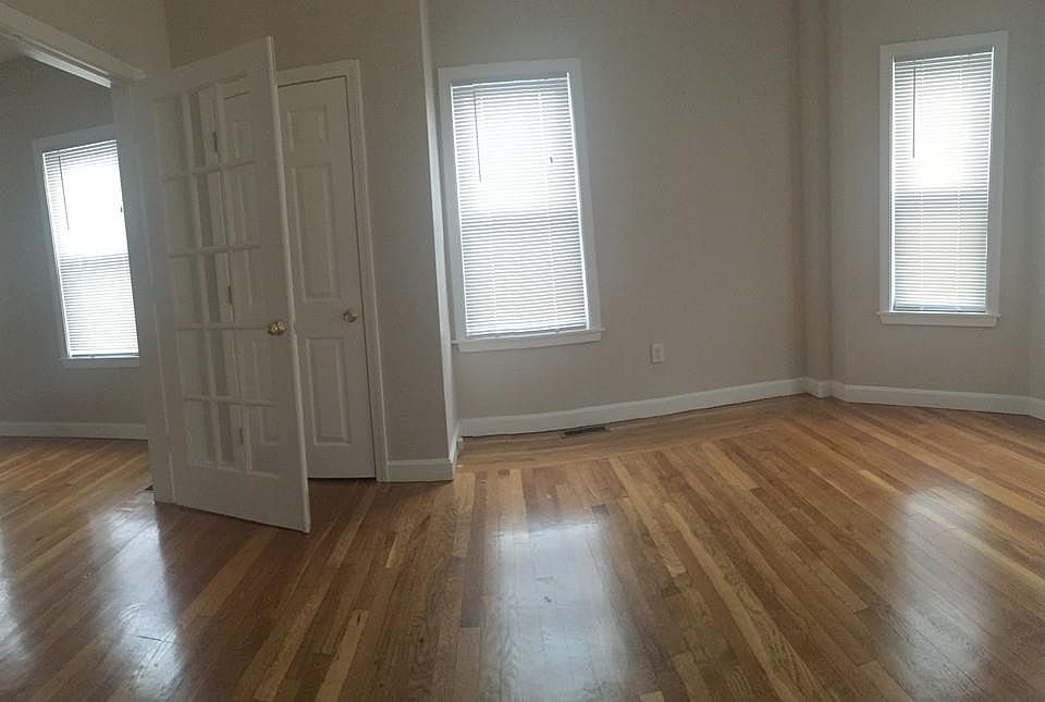 1st image of 371 Lincoln Ave #1