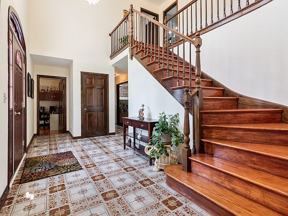 2nd image of 2533 Osage Dr