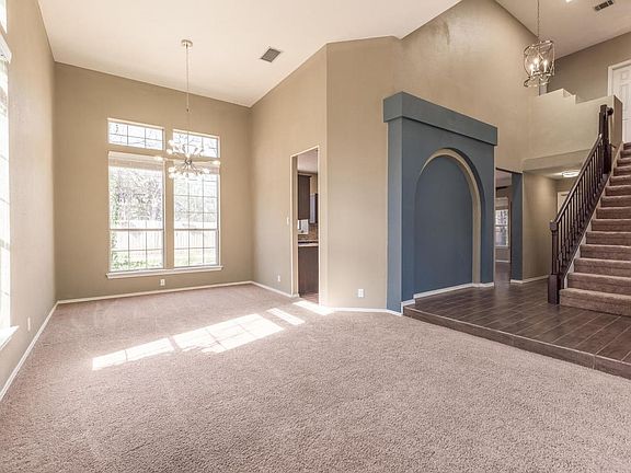 4th image of 1102 Redbird Dr
